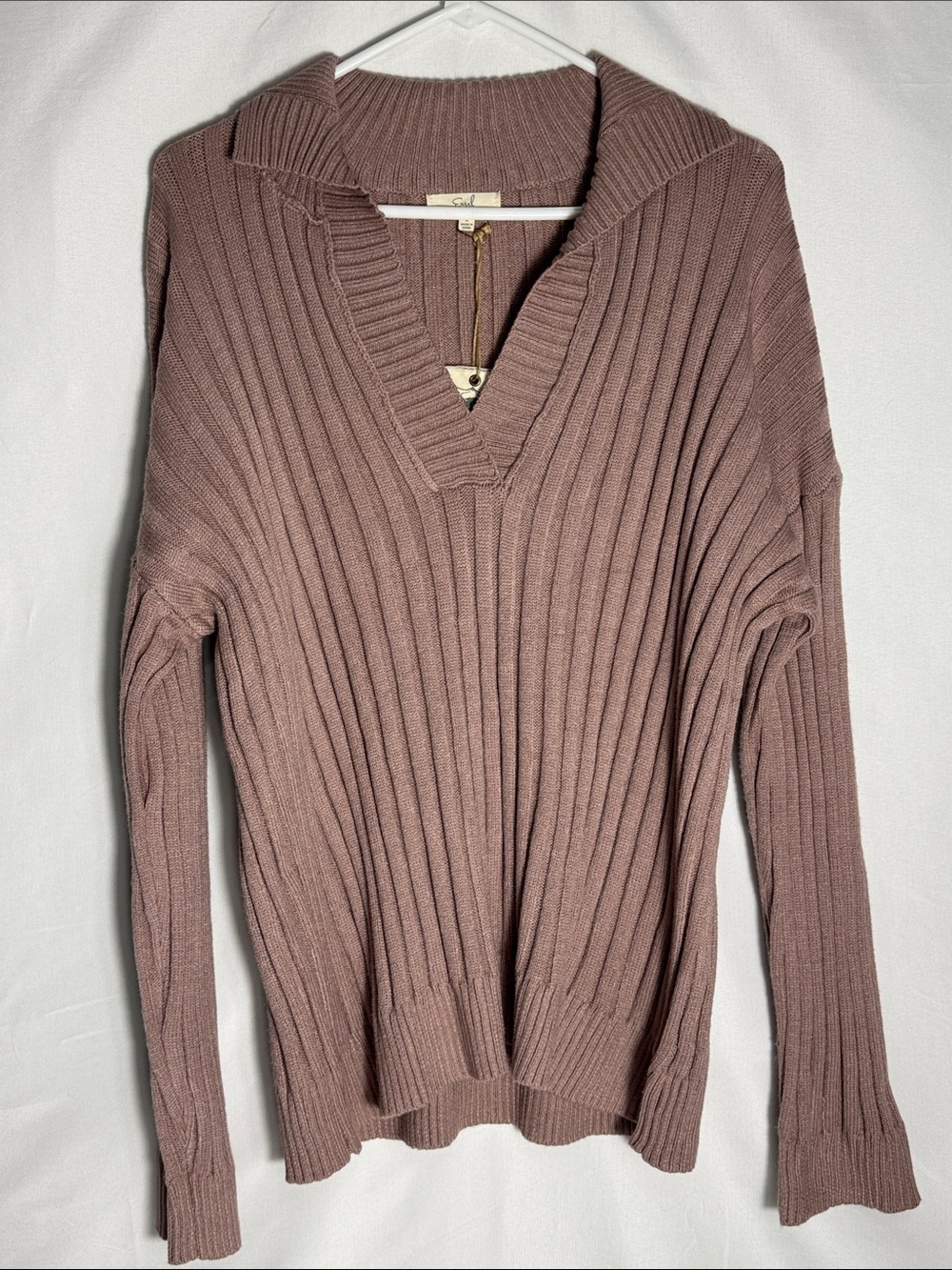 Easel Los Angeles Ribbed V-Neck Sweater in Mauve Taupe Size Large